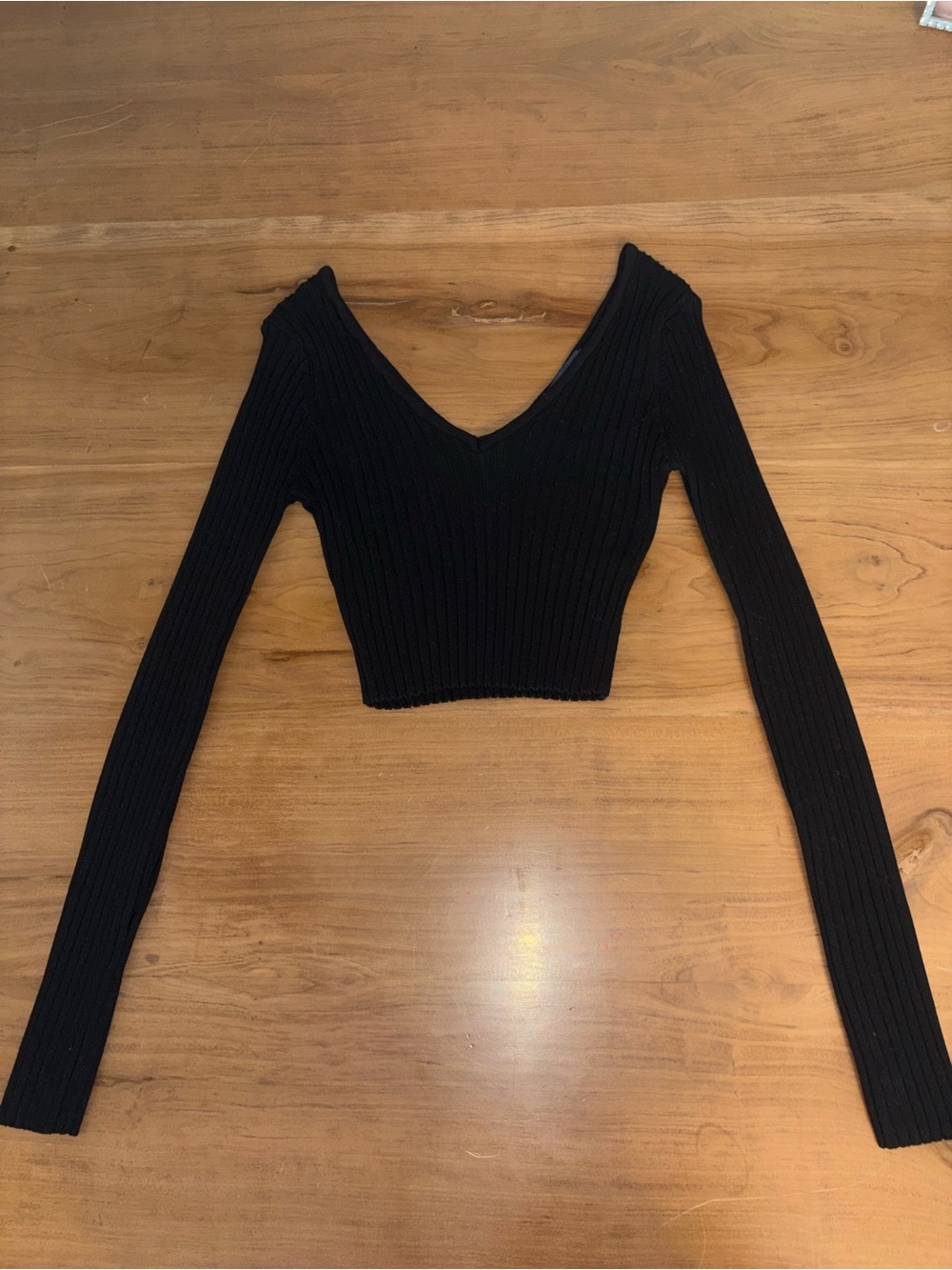 Cropped v-neck